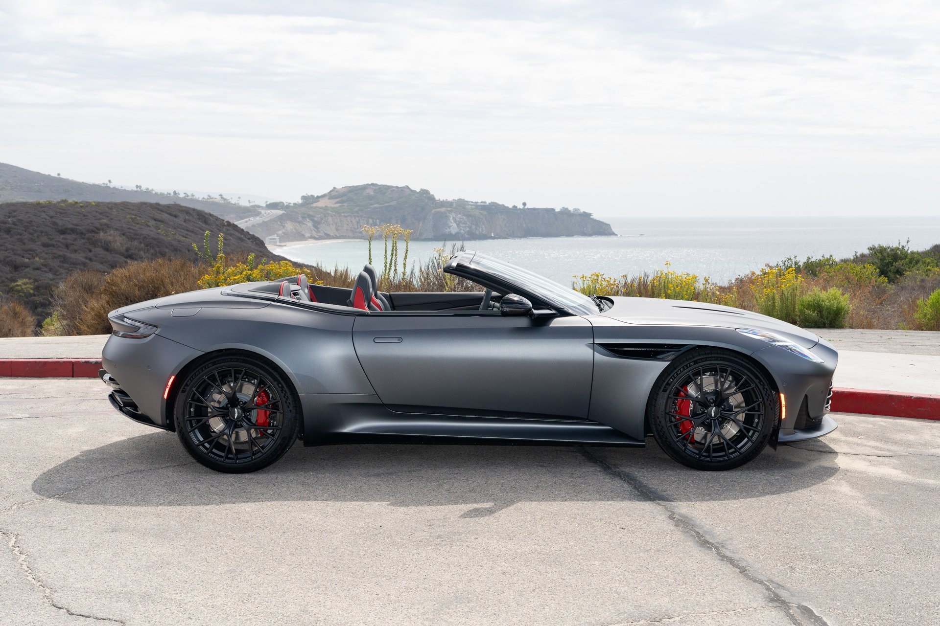 Aston Martin 2025 DB12 Volante