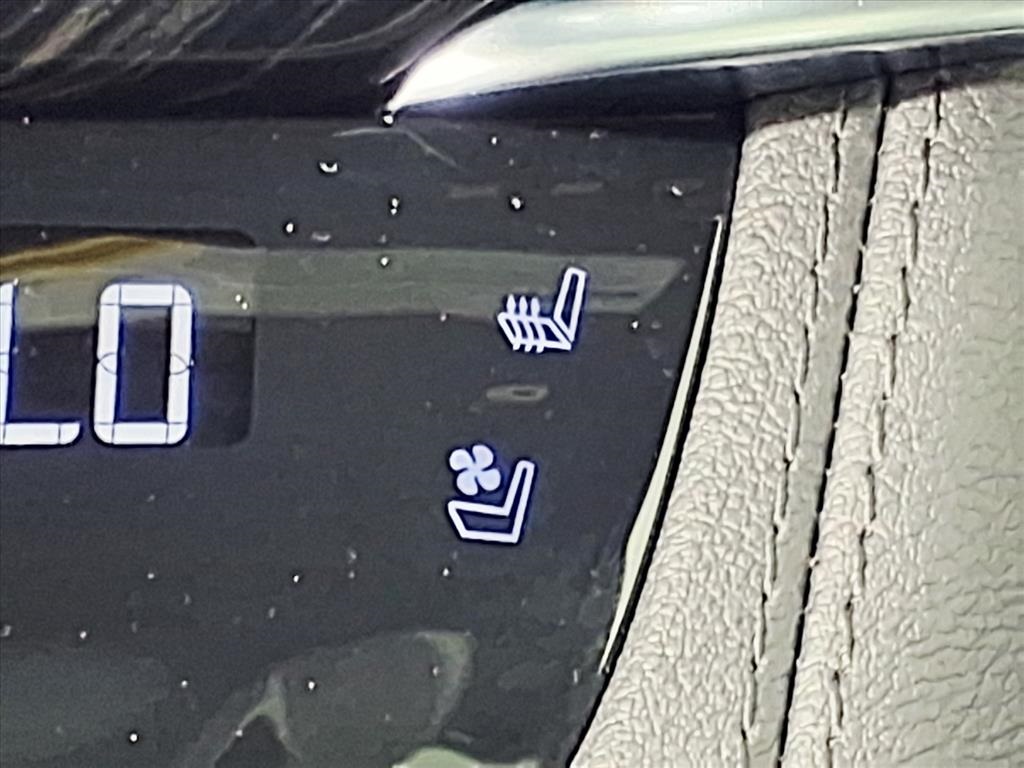 2025 Cadillac XT6 Premium Luxury - 11