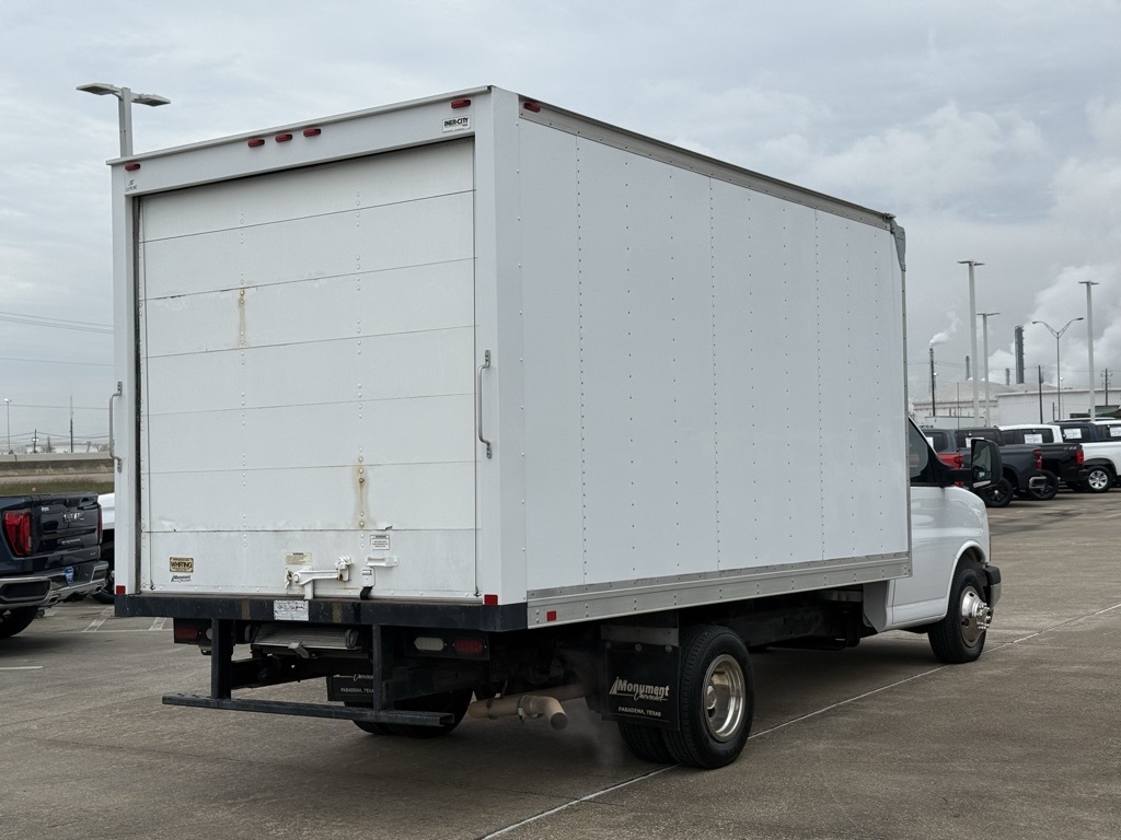 2017 Chevrolet Express 3500 Work Van - 11