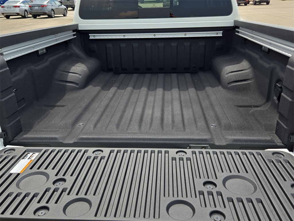 2025 Nissan Frontier SV photo 5