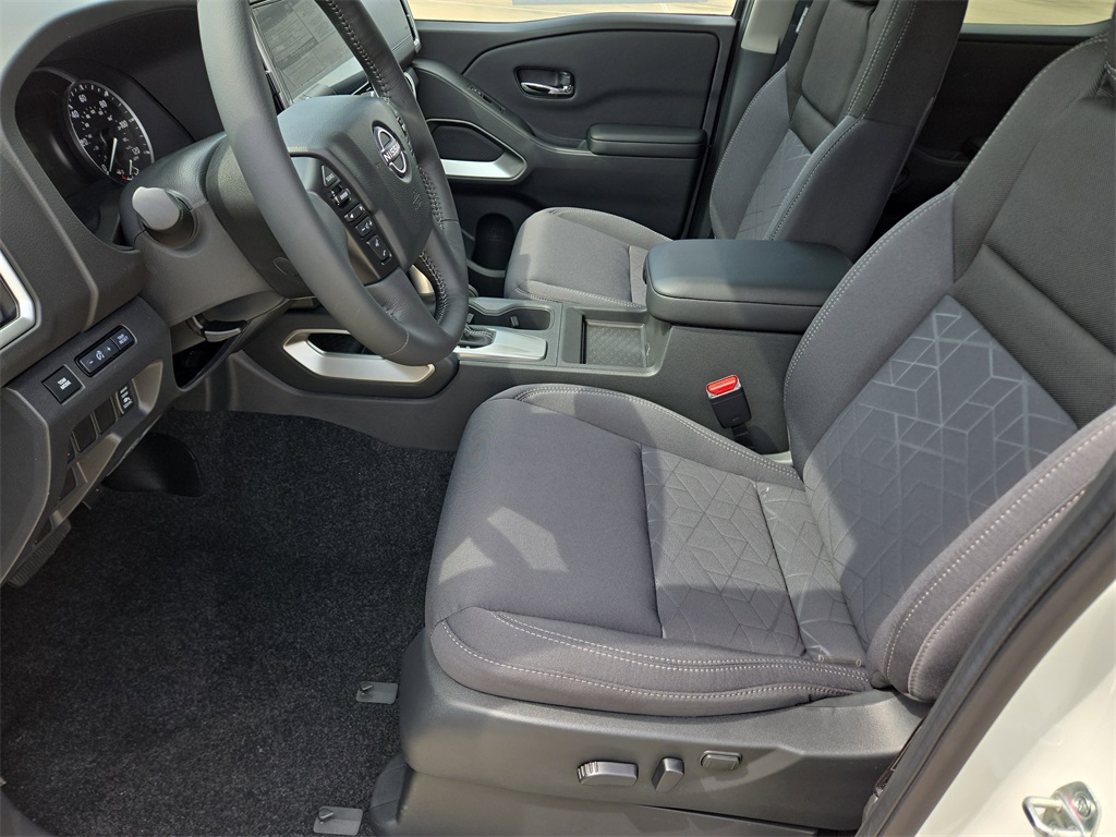 2025 Nissan Frontier SV photo 8