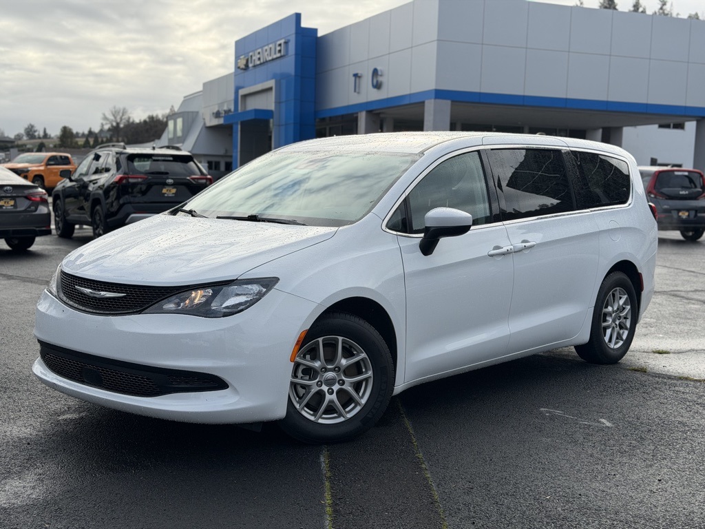 2023 Chrysler Voyager LX FWD