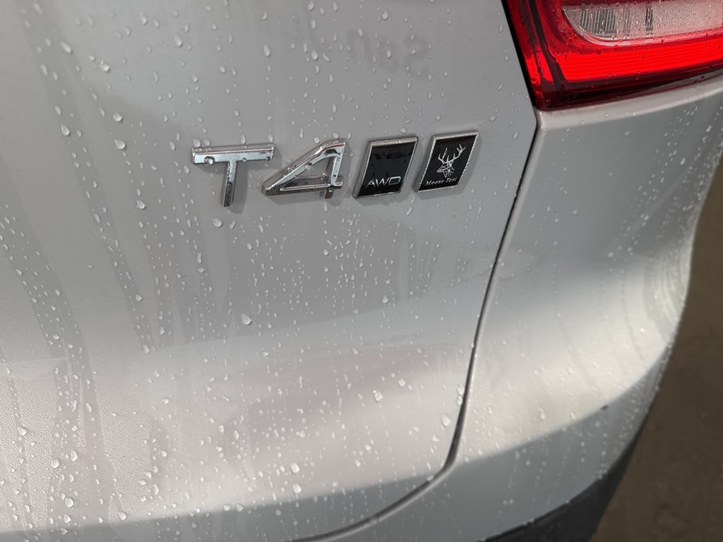 Thumbnail: 2020 Volvo XC40 - 17