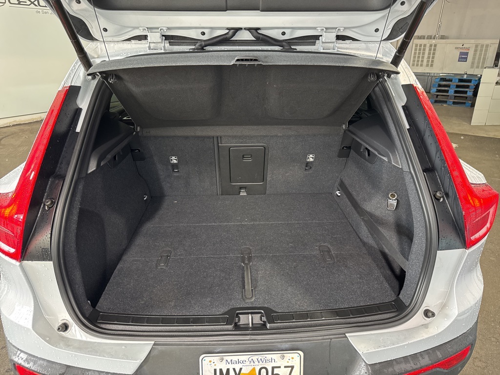 Thumbnail: 2020 Volvo XC40 - 18