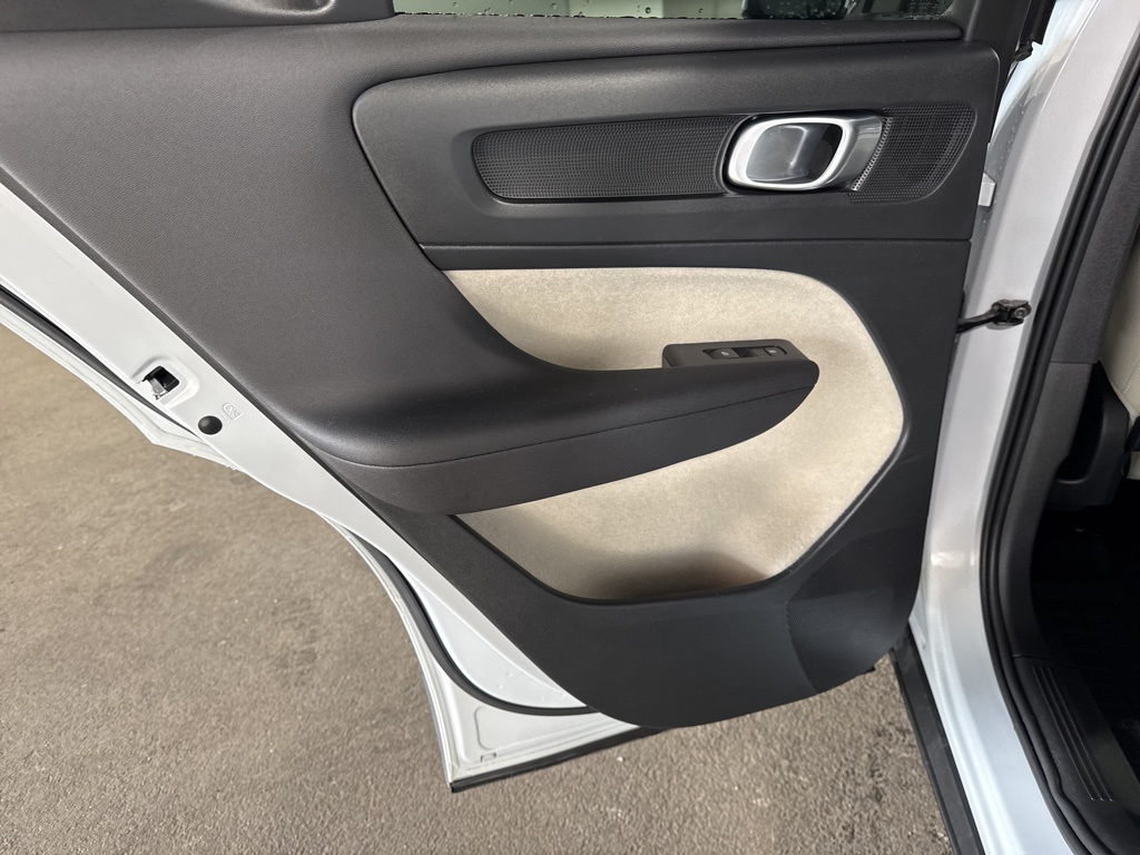 Thumbnail: 2020 Volvo XC40 - 20