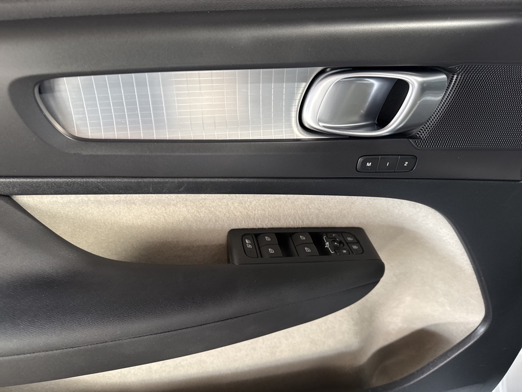 Thumbnail: 2020 Volvo XC40 - 25