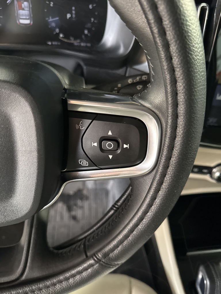 Thumbnail: 2020 Volvo XC40 - 30