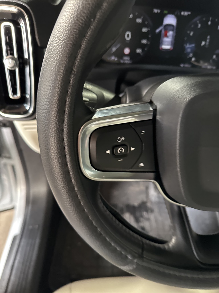 Thumbnail: 2020 Volvo XC40 - 31