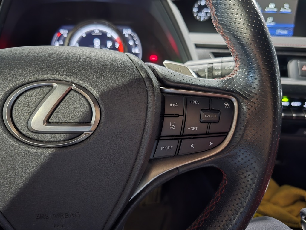 Thumbnail: 2021 Lexus UX - 17