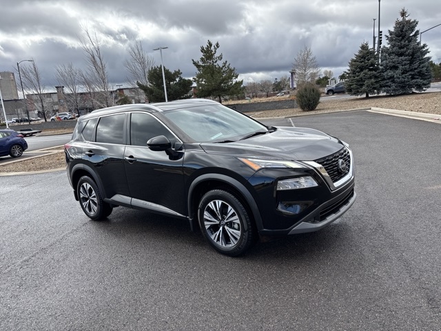 2022 Nissan Rogue SV's photo