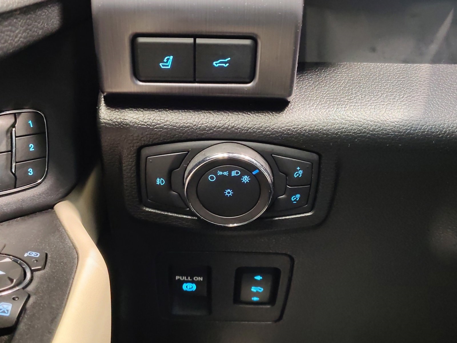 Used Car 2018 Ford Expedition Max  Platinum For Sale Under $30,000 In San Antonio, Texas