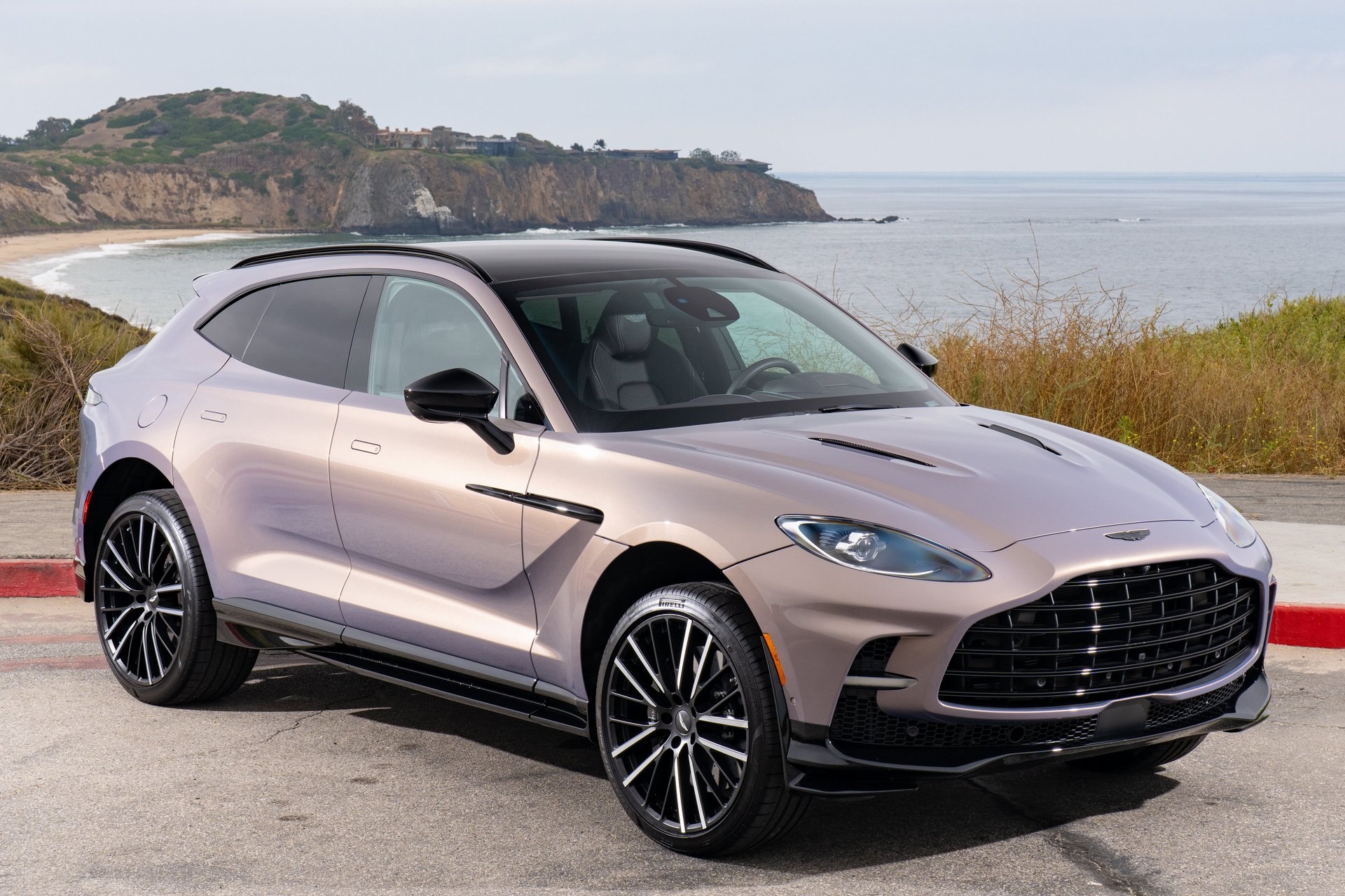/2023 Aston-Martin DBX