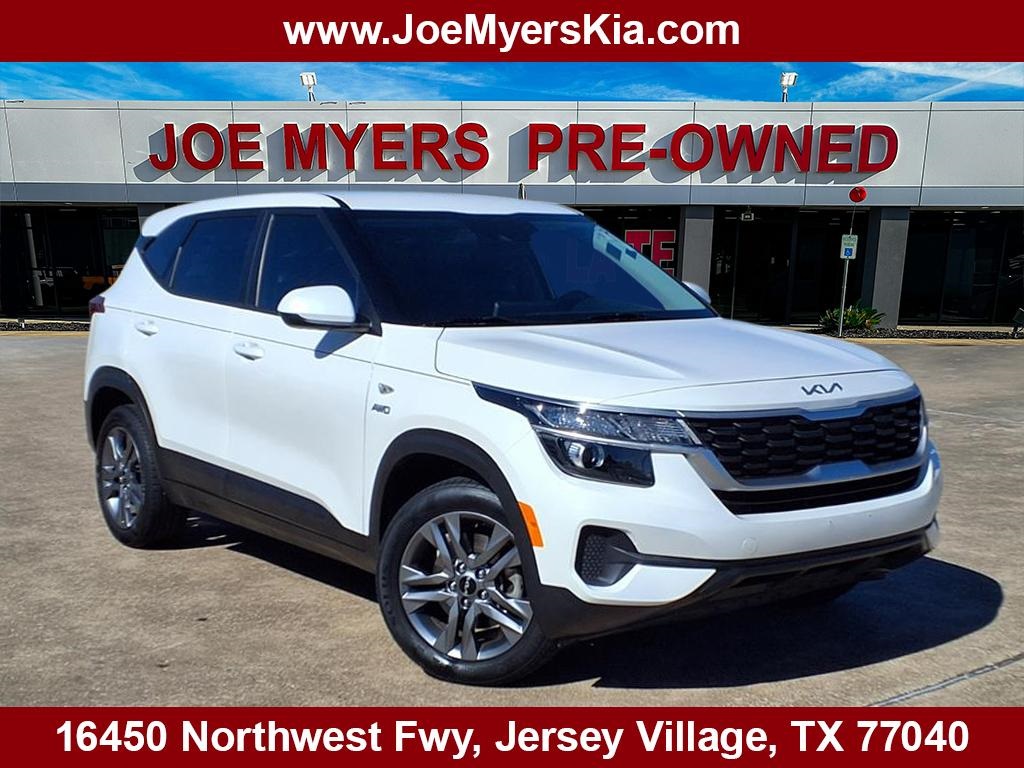 2023 Kia Seltos LX White at Bayshore Chrysler Jeep Dodge Ram