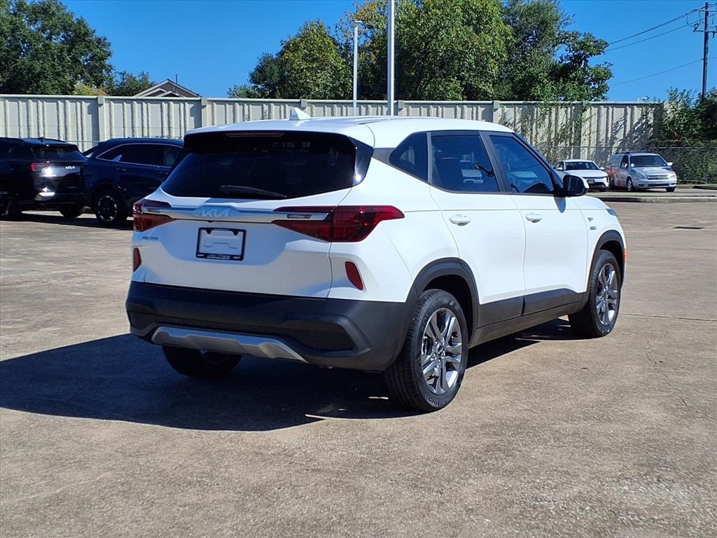 2023 Kia Seltos LX White at Bayshore Chrysler Jeep Dodge Ram