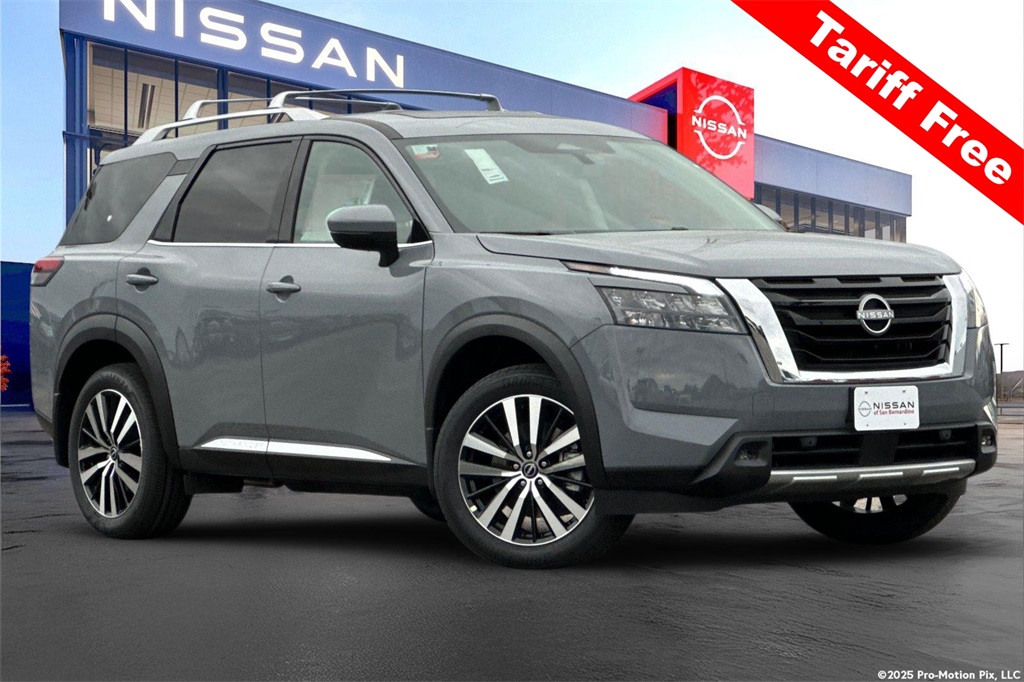 2025 Nissan Pathfinder Platinum's photo