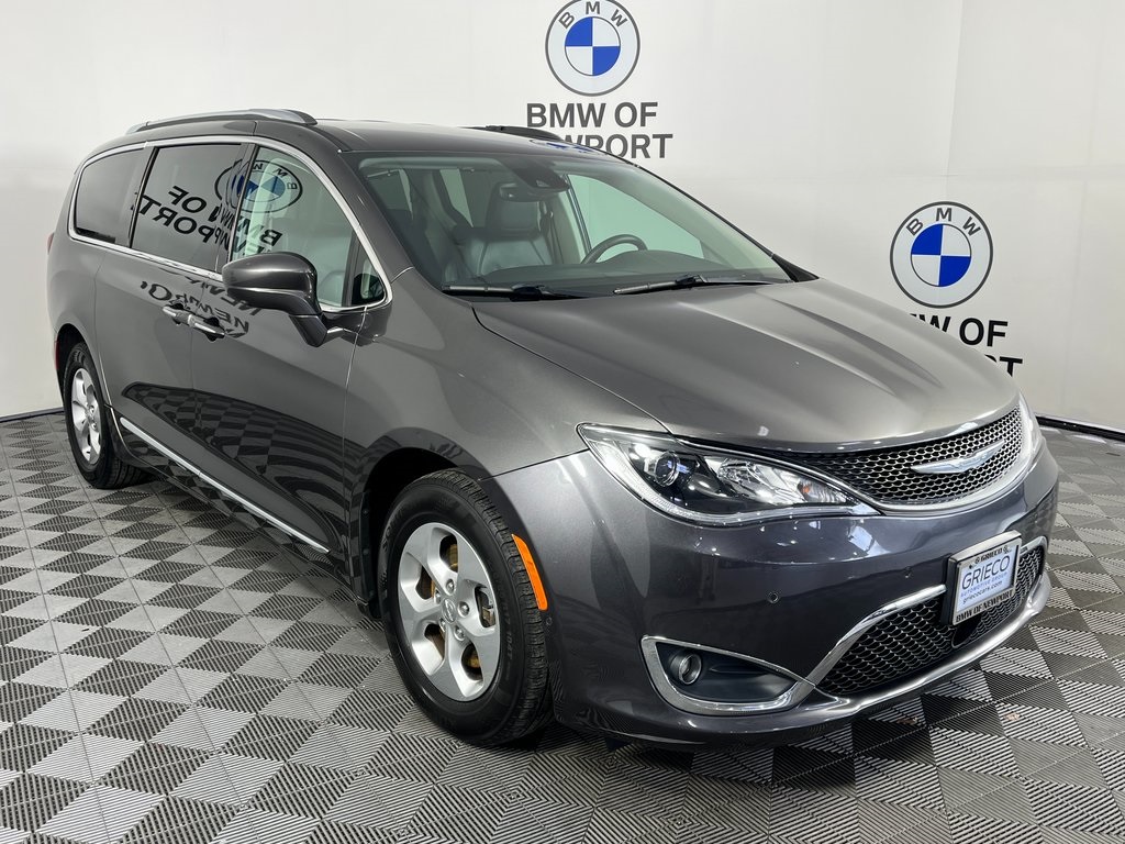 2017 Chrysler Pacifica Touring-L Plus's photo