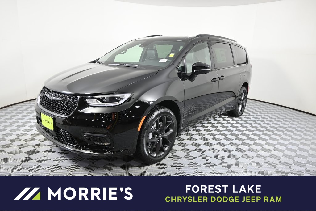 2026 Chrysler Pacifica Limited's photo