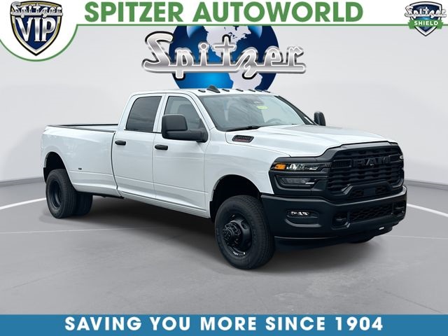 Bright White Clearcoat 2026 RAM 3500 Pickup Truck Four-Wheel Drive 8-Speed Automatic