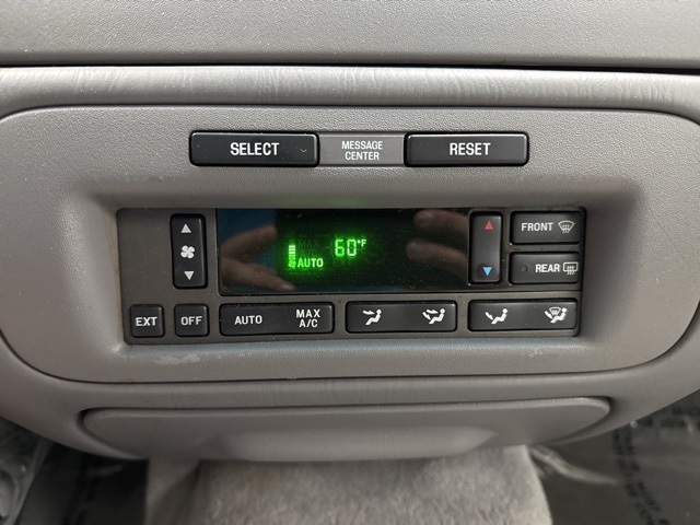 2002 Lincoln Town Car Signature photo 13