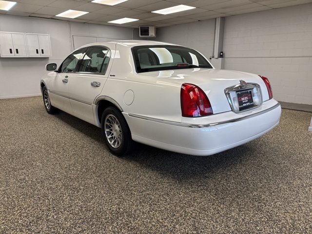 2002 Lincoln Town Car Signature photo 6