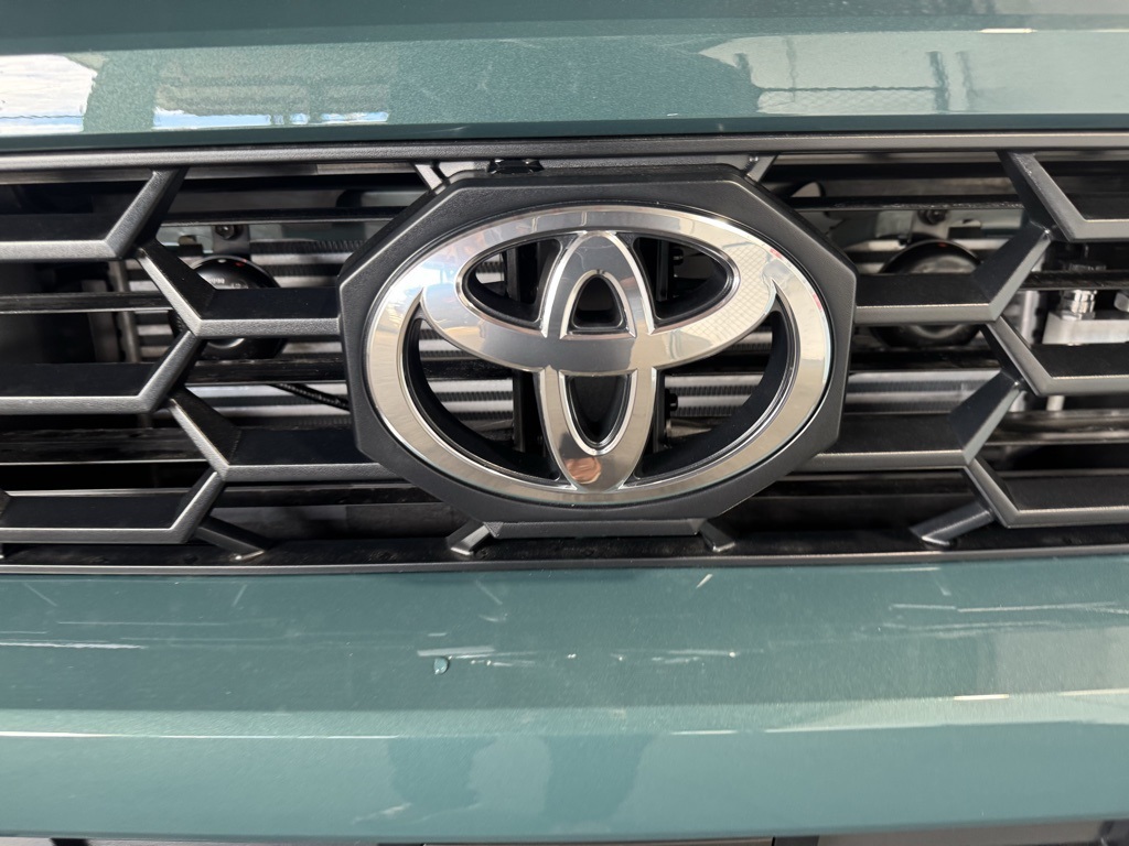 Thumbnail: 2025 Toyota 4Runner - 12