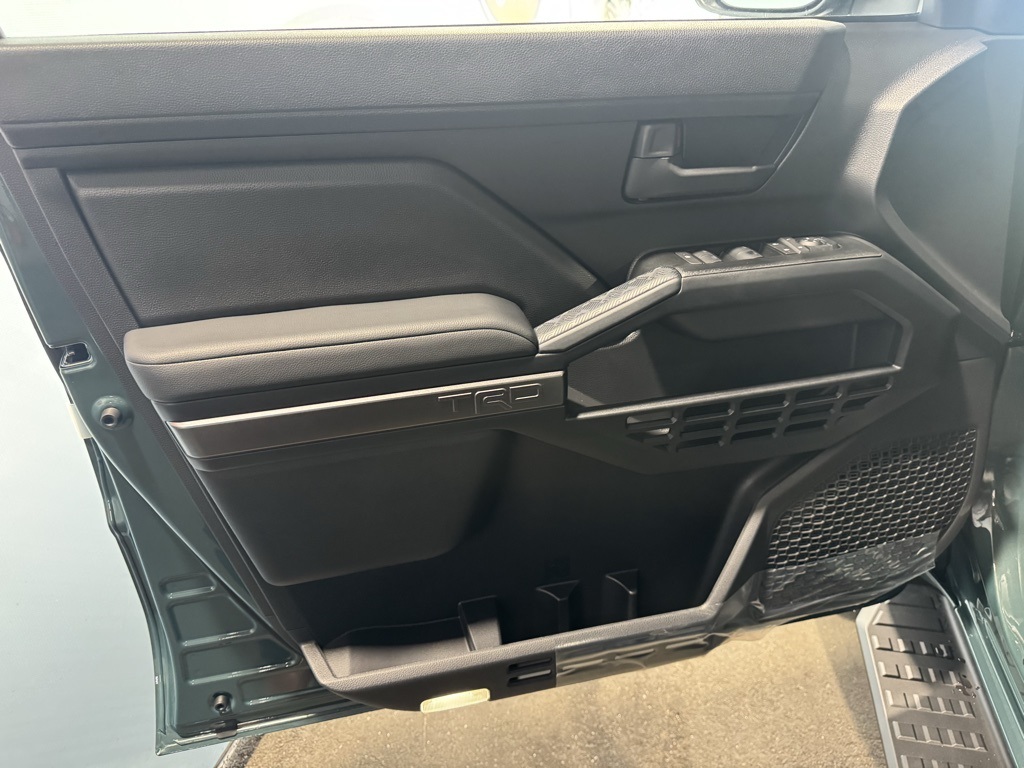 Thumbnail: 2025 Toyota 4Runner - 32