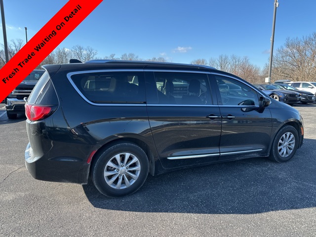 2019 Chrysler Pacifica Touring L's photo