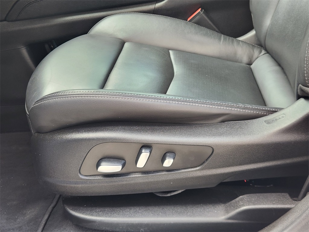 2022 Cadillac XT6 Premium Luxury White at AutoSavvy Houston Northwest