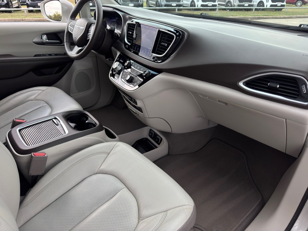 2019 Chrysler Pacifica Touring L Plus White at Durrett Motor Company