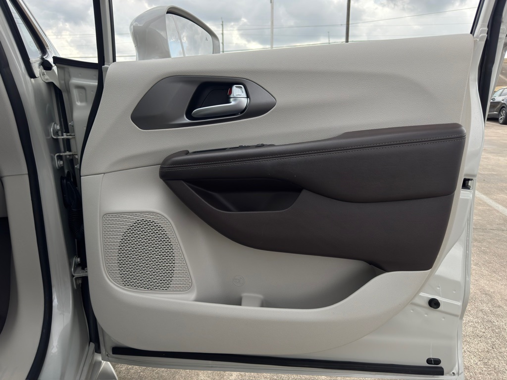 2019 Chrysler Pacifica Touring L Plus White at Durrett Motor Company