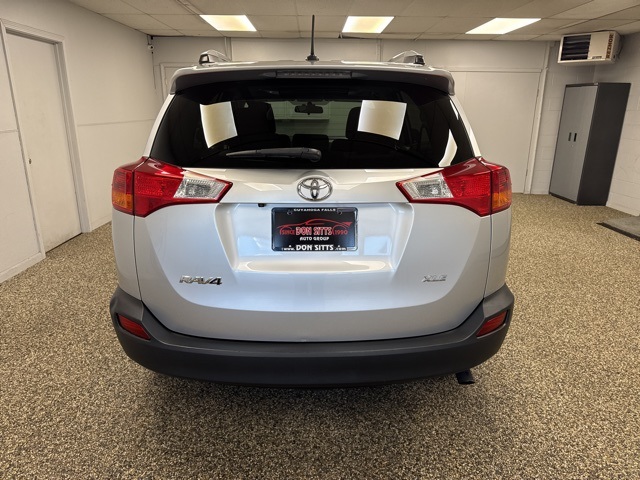 2015 Toyota RAV4 LE photo 4