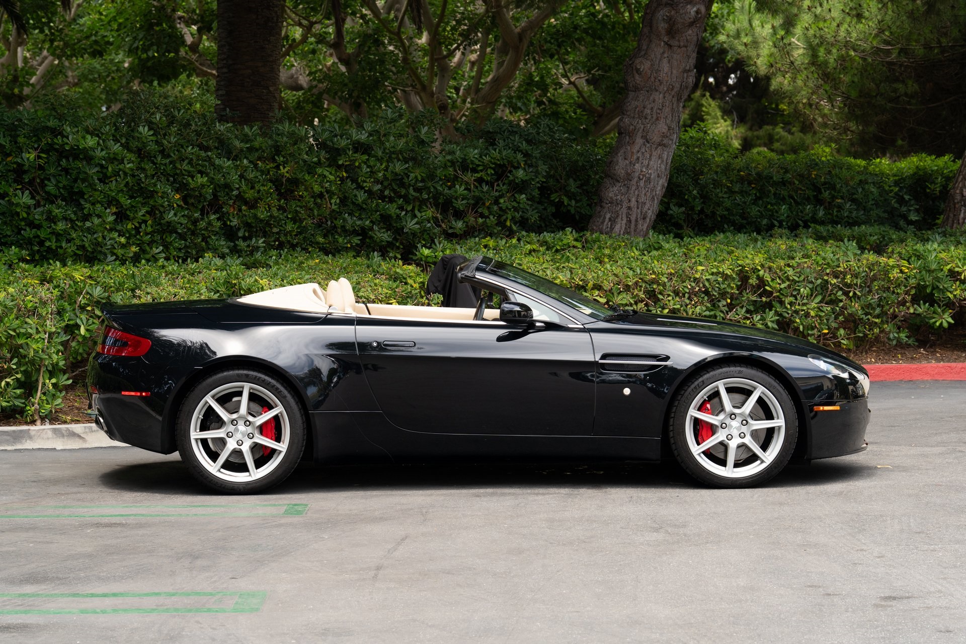 Aston Martin 2008 V8 Vantage 