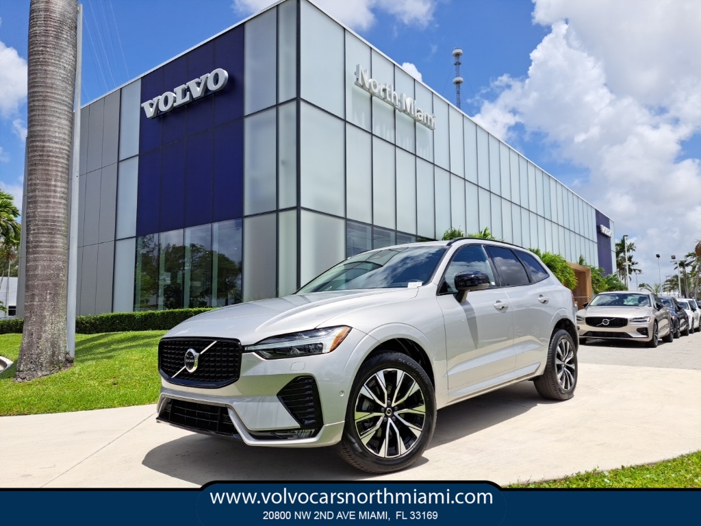 2023 Volvo XC60 B5 Plus Dark Theme