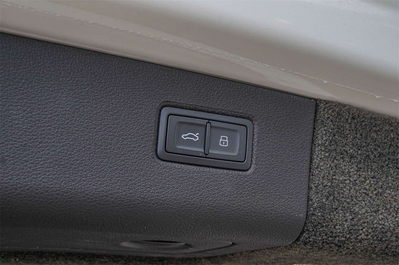 Used Car 2023 Bentley Bentayga  V8 For Sale Under $150,000 In Austin, Texas