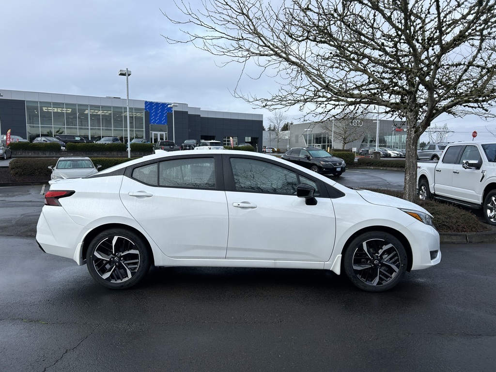 2025 Nissan Versa 1.6 SR photo 4