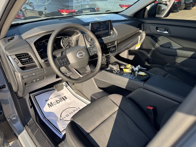 2026 Nissan Rogue SV photo 2