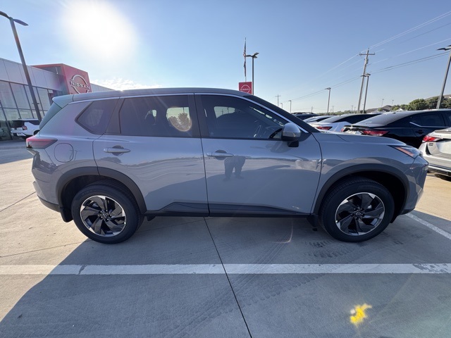 2026 Nissan Rogue SV photo 5