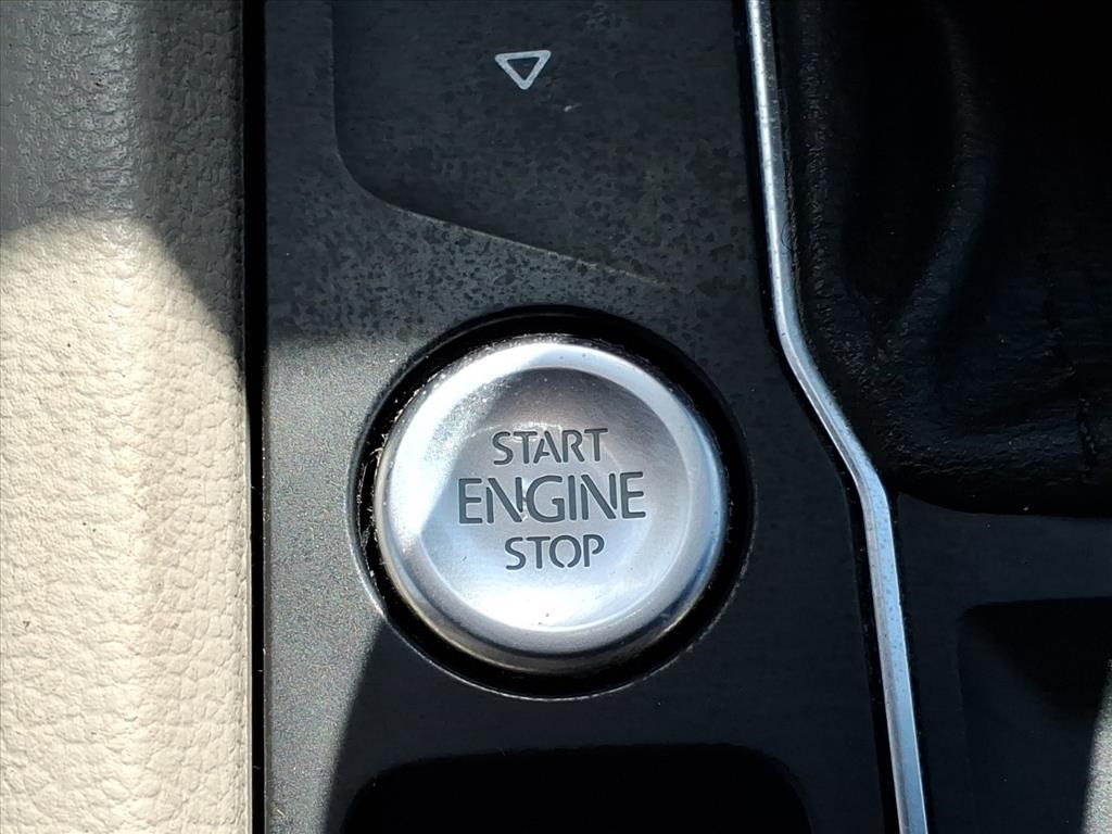 2019 Volkswagen Atlas 3.6L V6 SE Blue at Keating Nissan