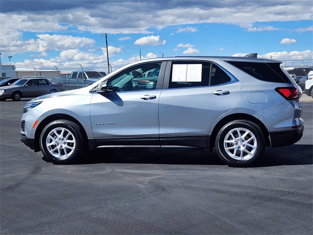 2024 Chevrolet Equinox LT photo 2