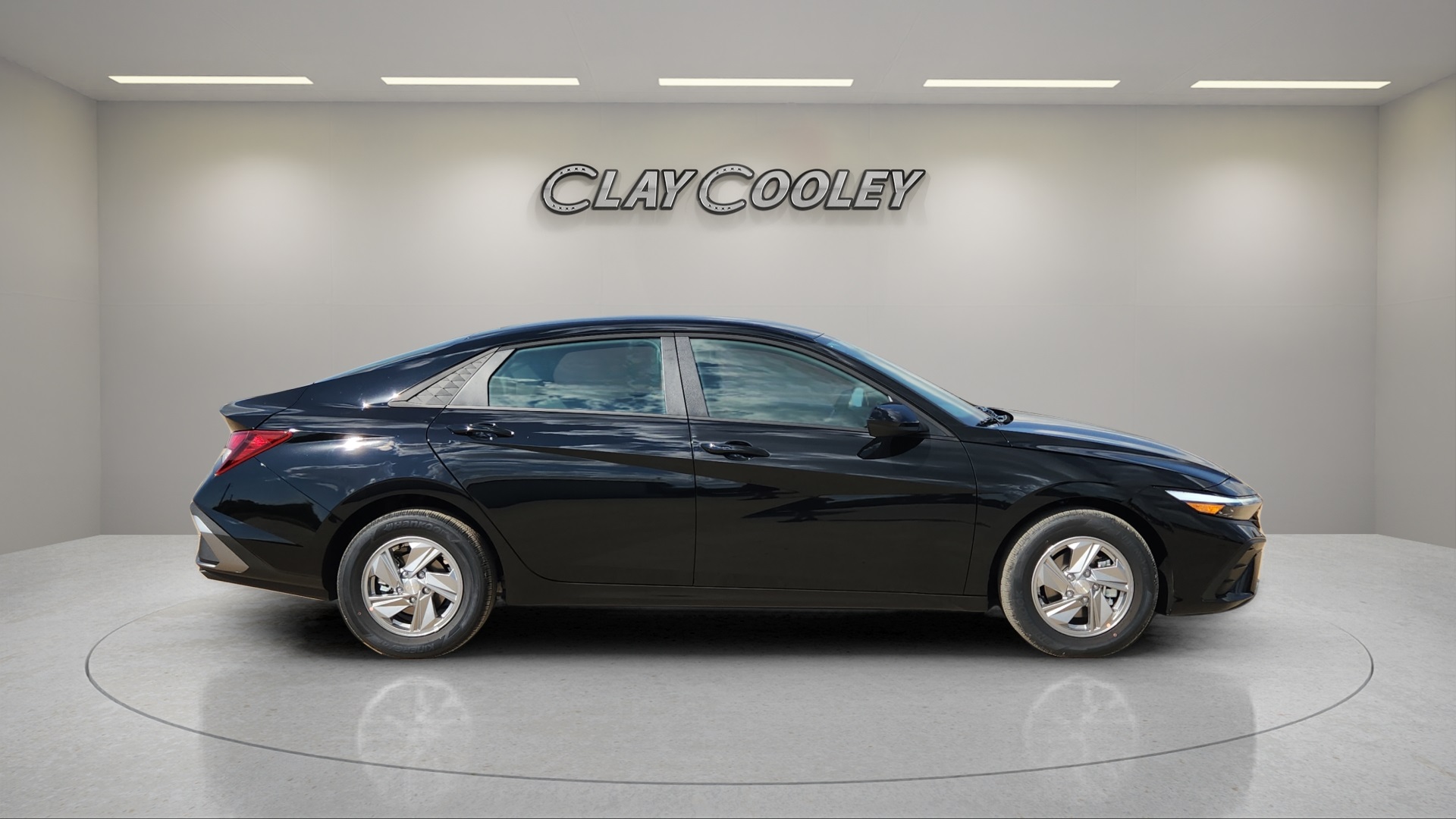 2025 Hyundai Elantra SE photo 2