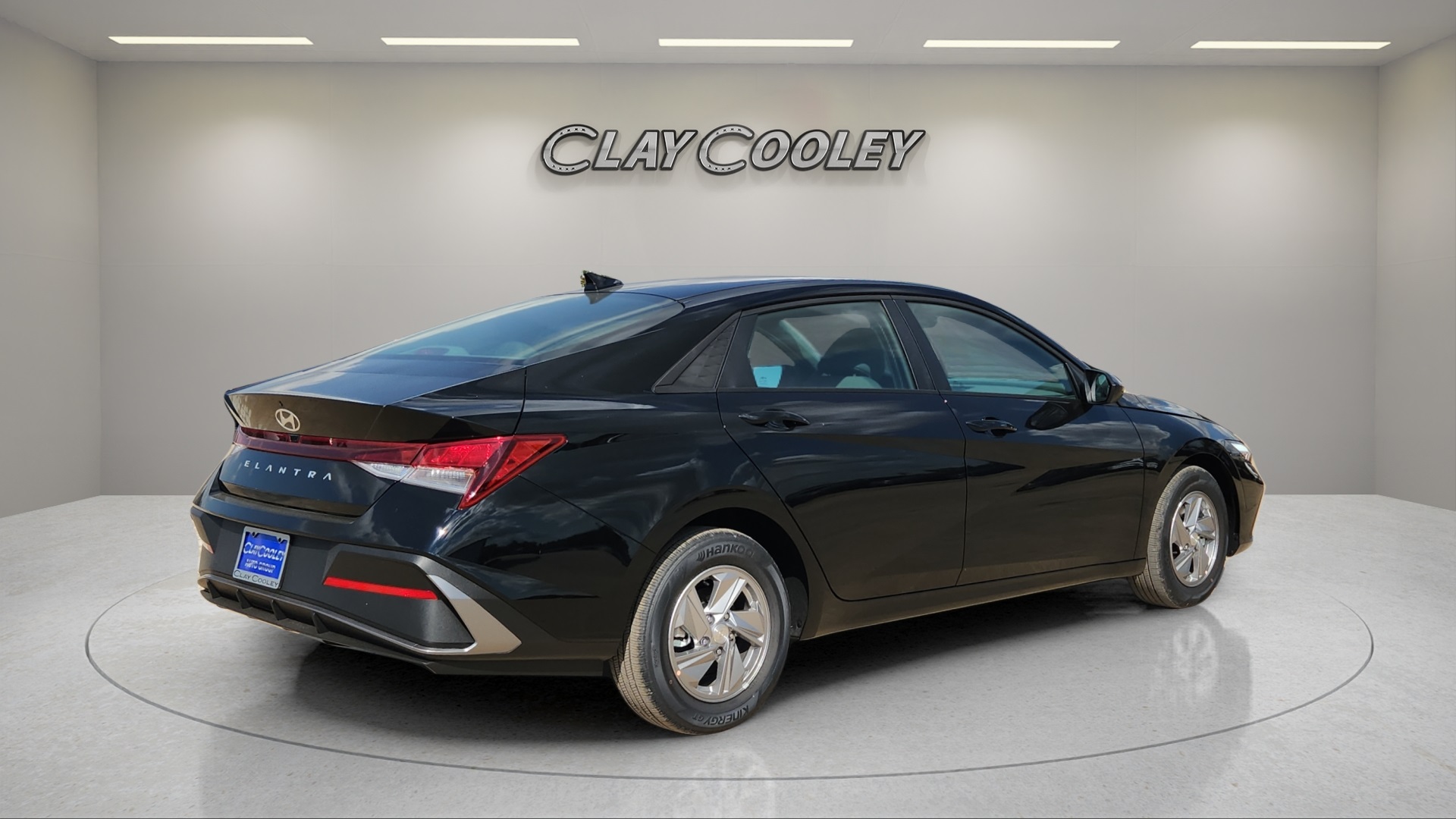 2025 Hyundai Elantra SE photo 3