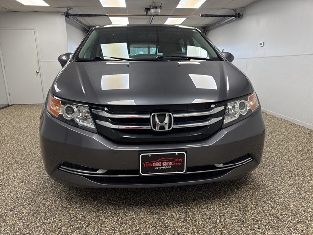 2016 Honda Odyssey SE photo 2
