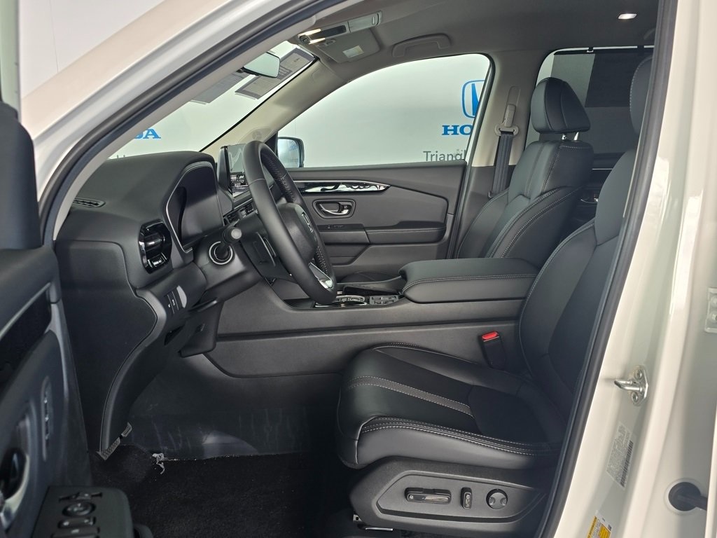 Thumbnail: 2025 Honda Pilot - 10