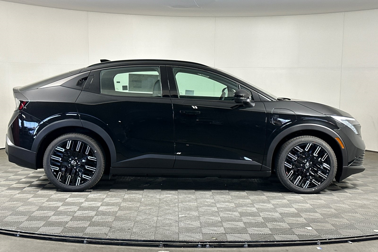 2026 Nissan Leaf photo 2