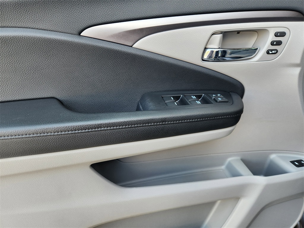 2020 Honda Pilot EX-L Gray at Autostrade