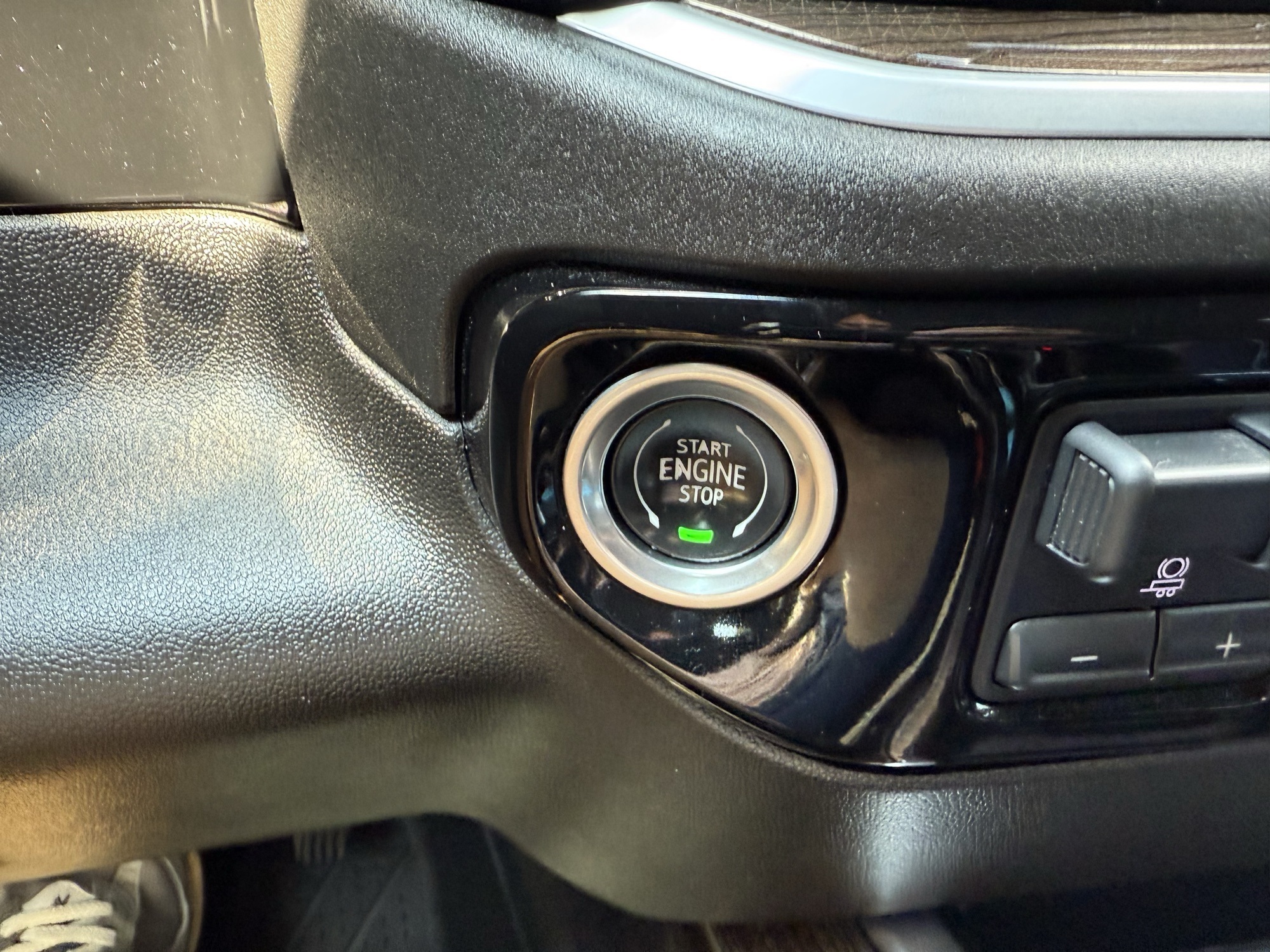 2023 Chevrolet Silverado 1500 RST photo 21