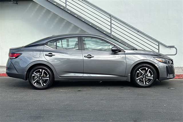 2025 Nissan Sentra SV photo 2