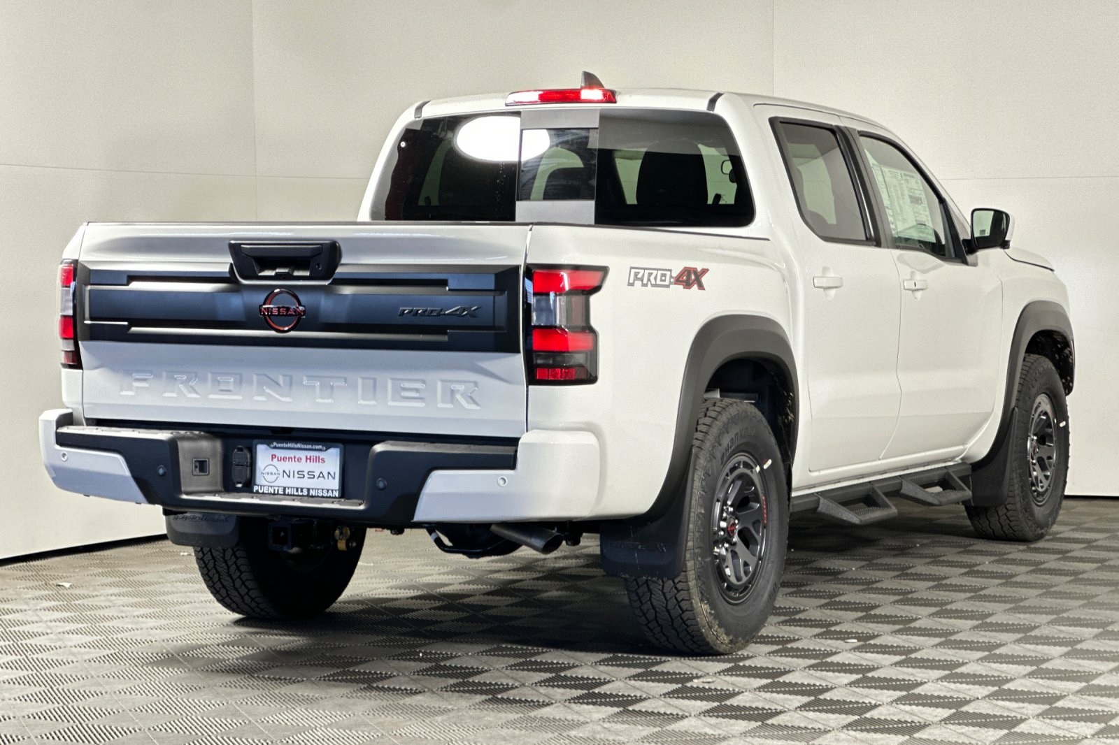 2026 Nissan Frontier PRO-4X photo 2