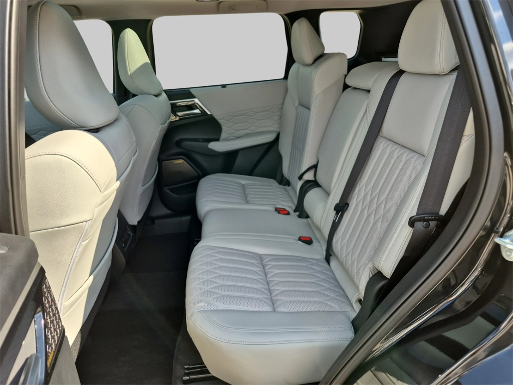 2025 Mitsubishi Outlander SEL Black at North Houston Mitsubishi