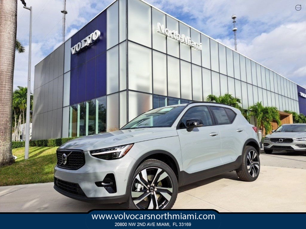 2026 Volvo XC40 B4 Plus